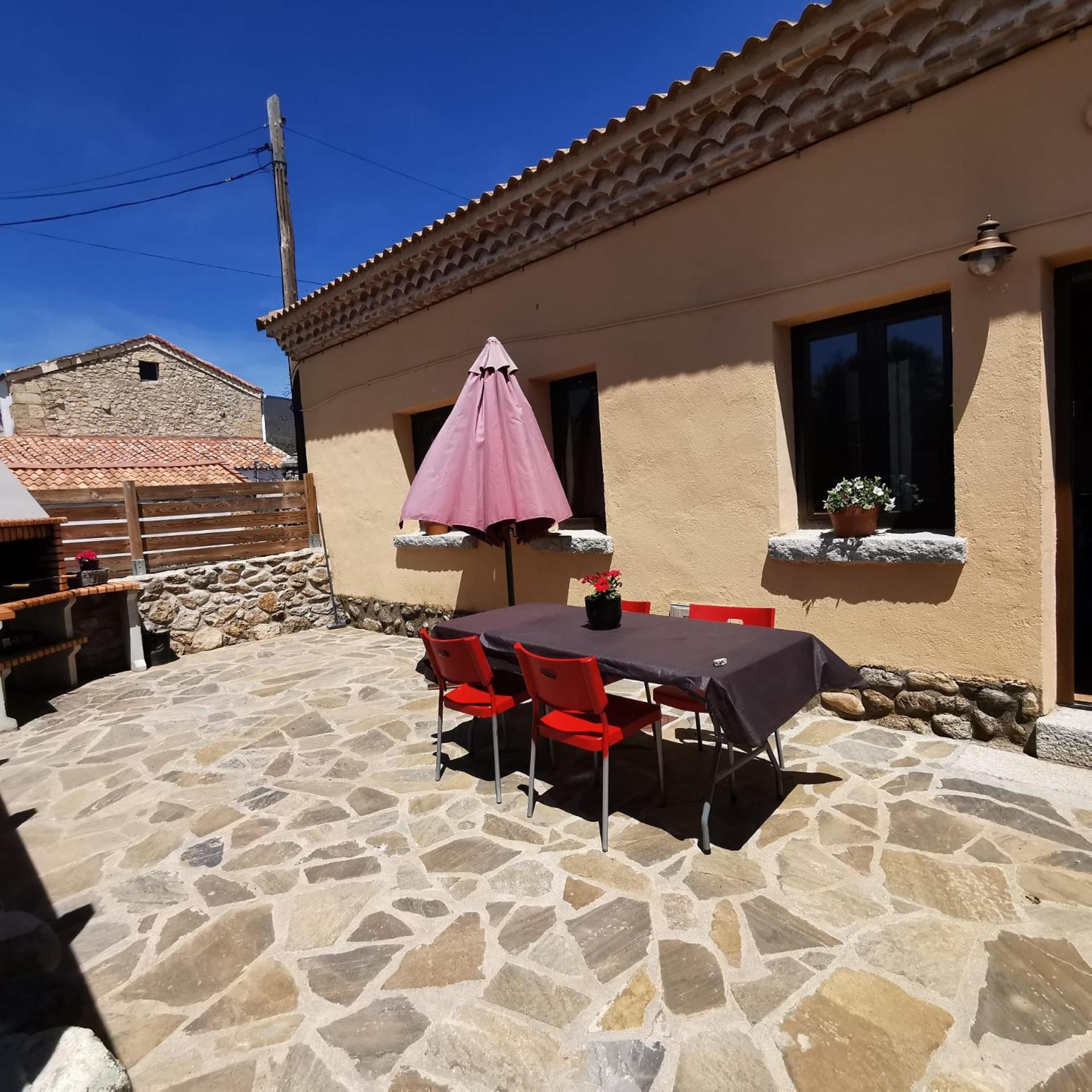 Casitas Pinilla Del Valle Luaran gambar